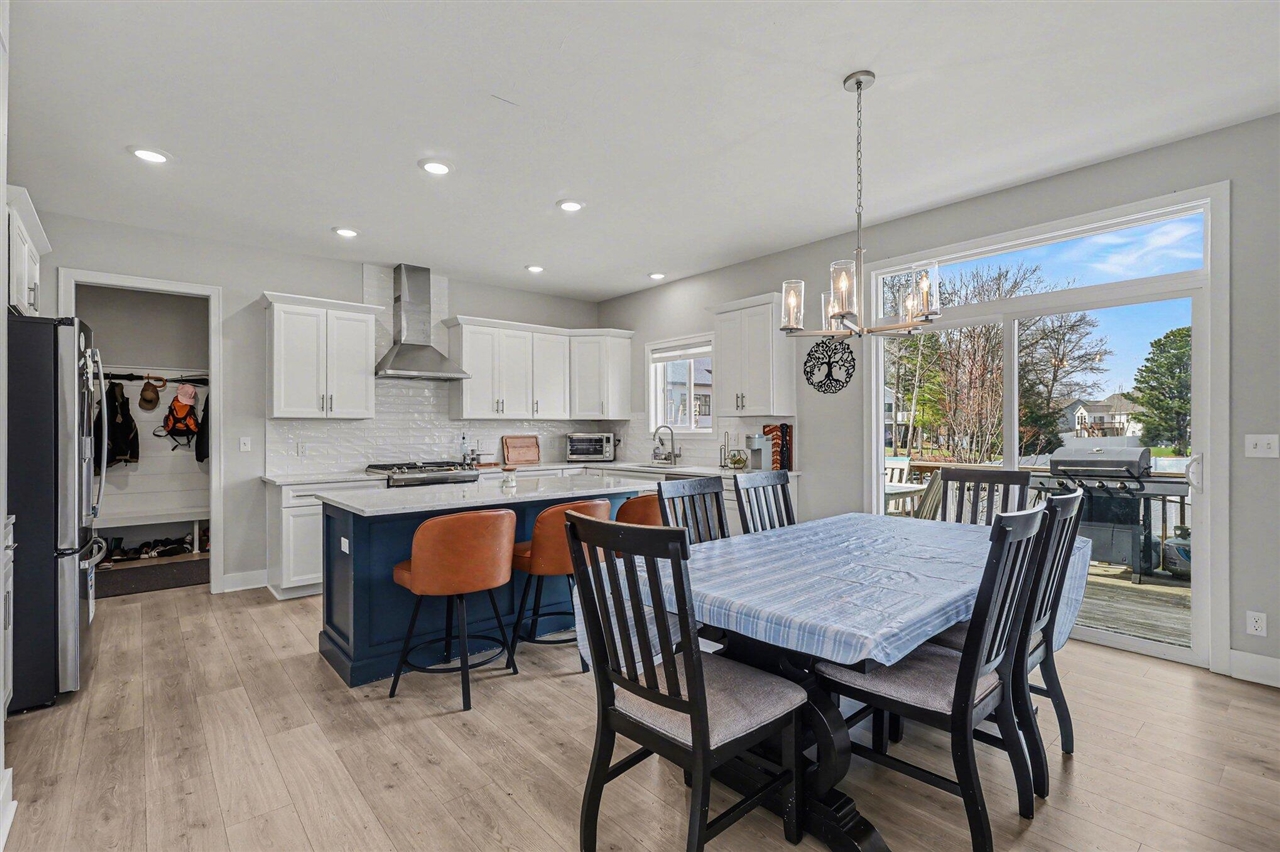 2803 Pinehill Drive, Holland, MI, 49424-1322