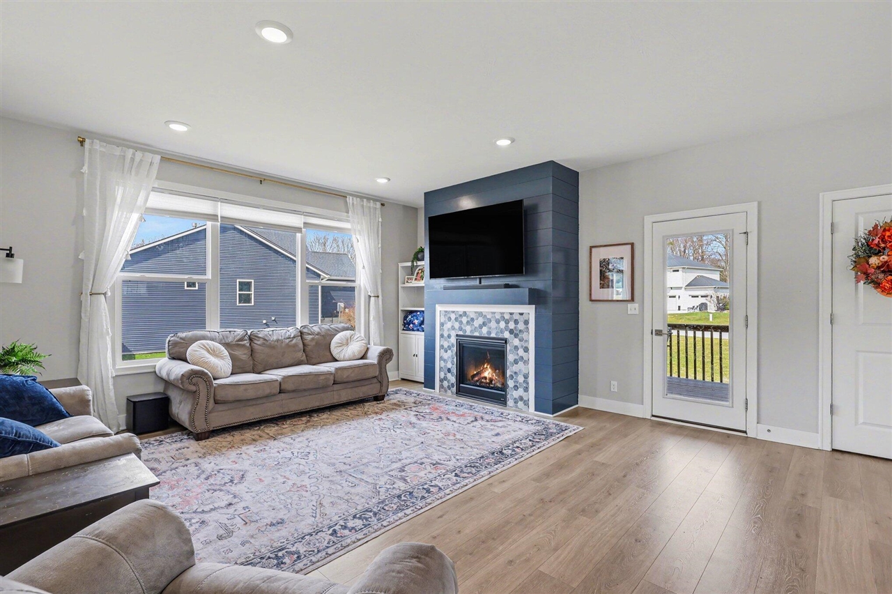 2803 Pinehill Drive, Holland, MI, 49424-1322