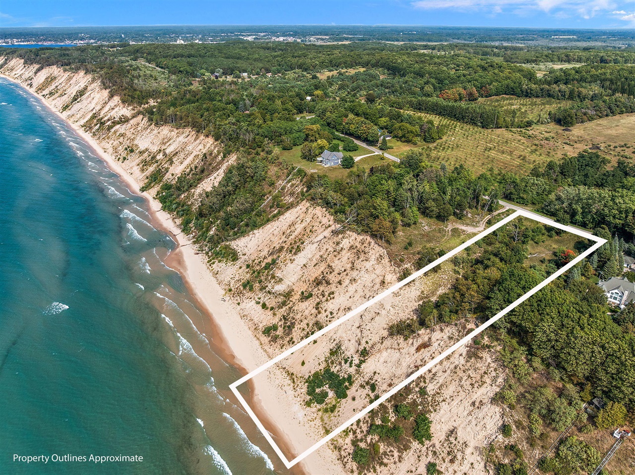 2989 S Lakeshore Drive, Ludington, MI, 49431-9757
