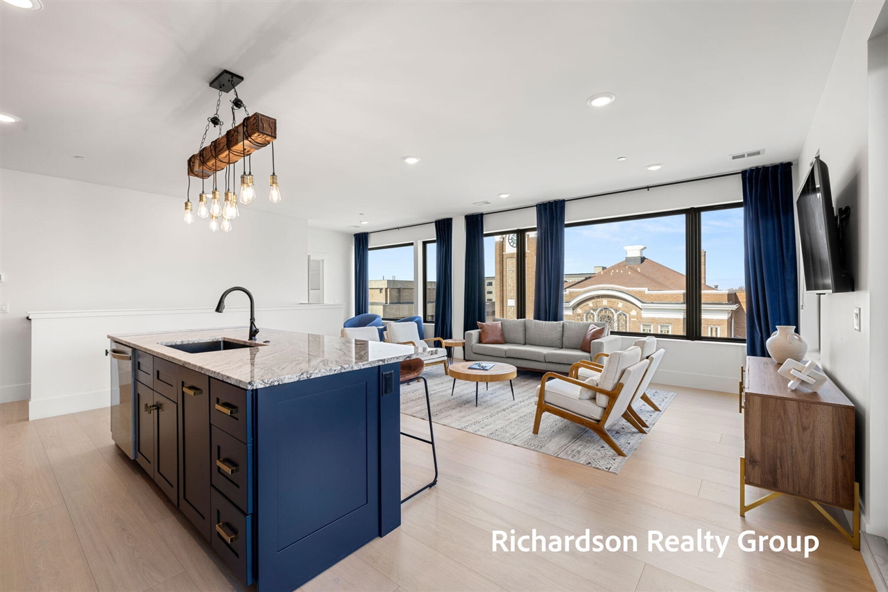 300 Washington Avenue UNIT&nbsp;8, Grand Haven, MI, 49417