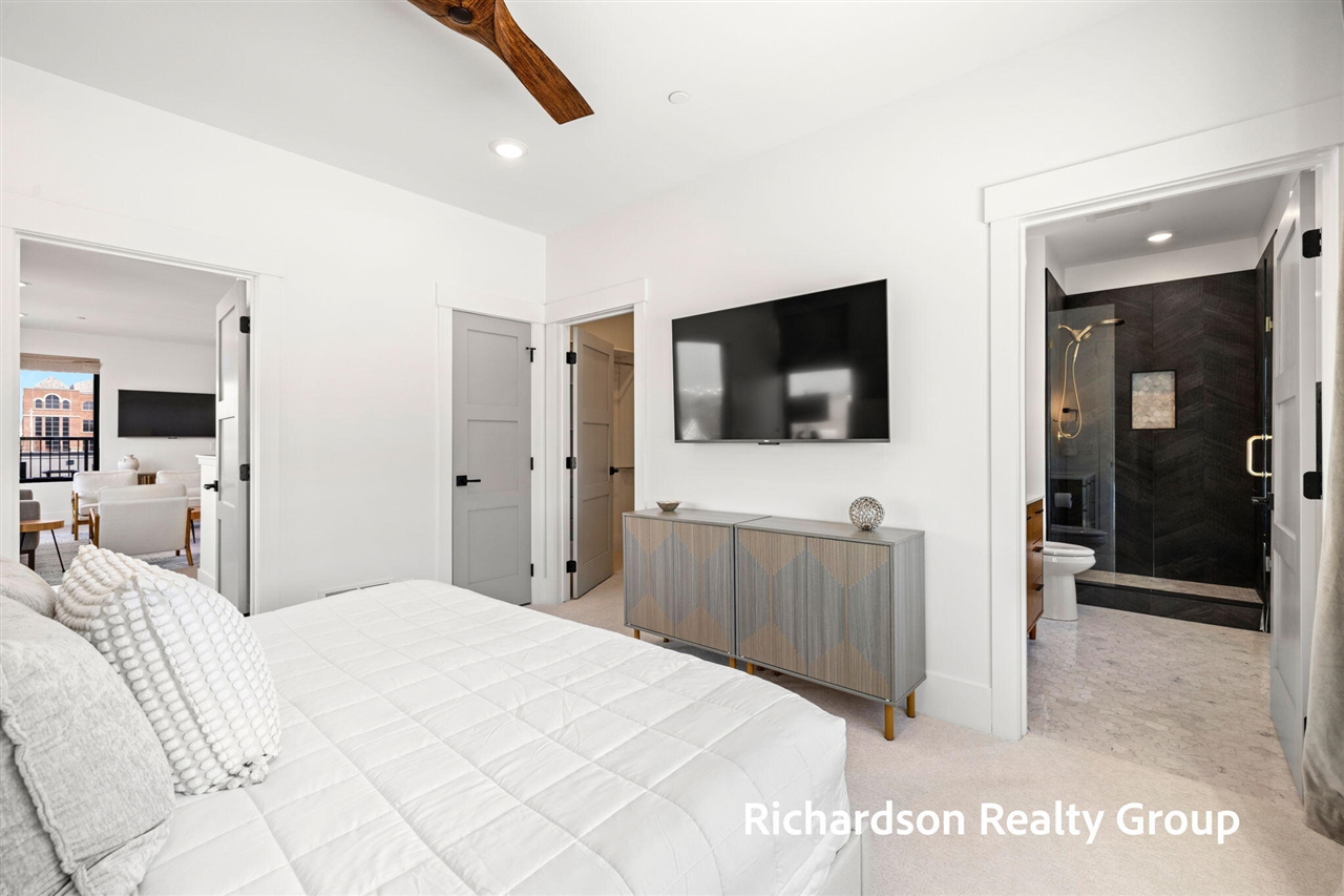 300 Washington Avenue UNIT&nbsp;8, Grand Haven, MI, 49417