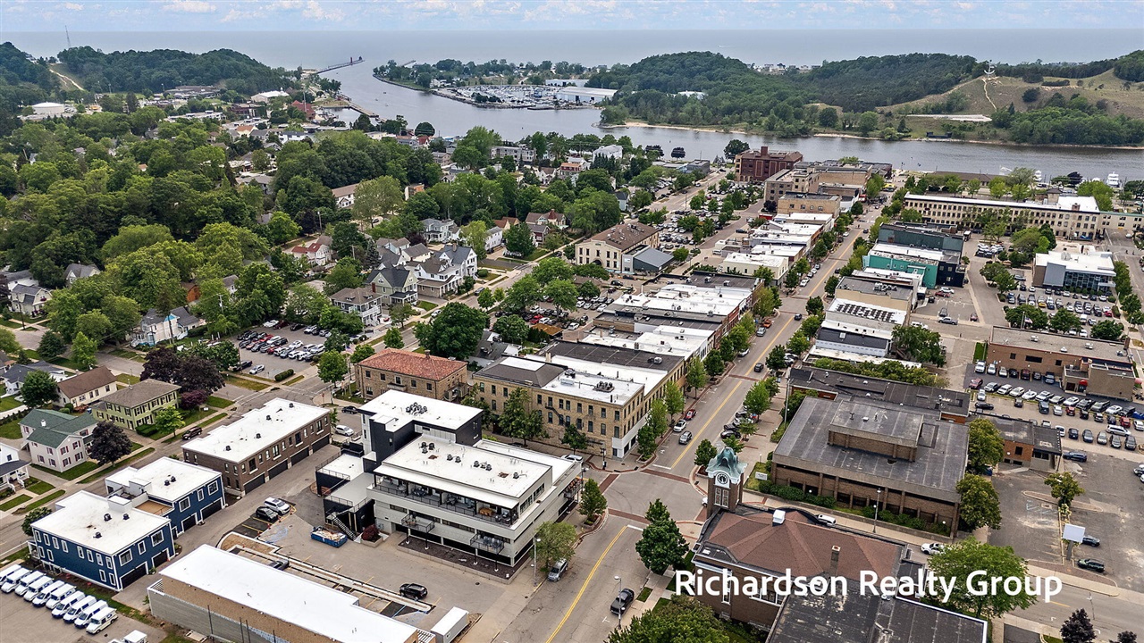 300 Washington Avenue UNIT&nbsp;8, Grand Haven, MI, 49417