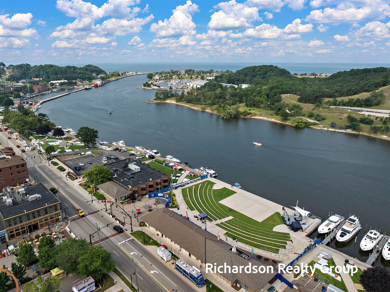 300 Washington Avenue UNIT&nbsp;8, Grand Haven, MI, 49417