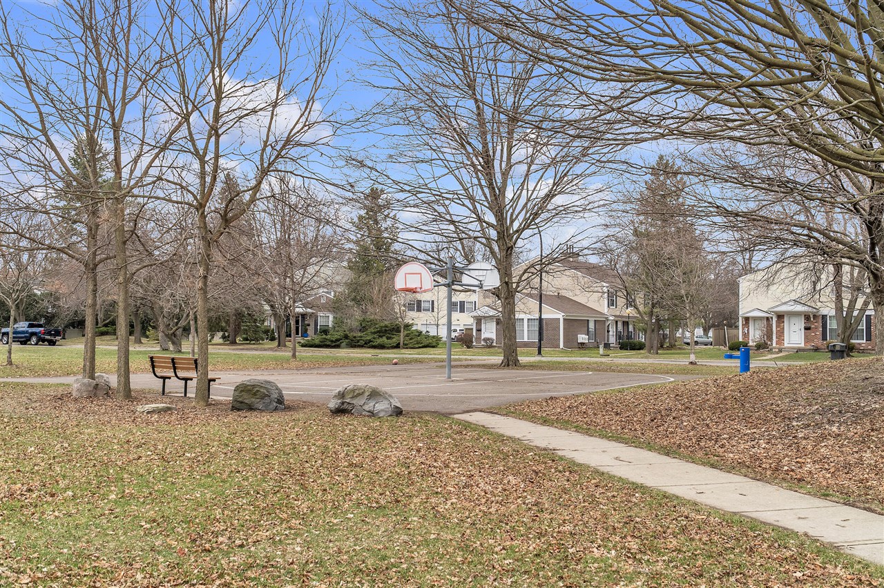 2784 Page Avenue, Ann Arbor, MI, 48104-6914