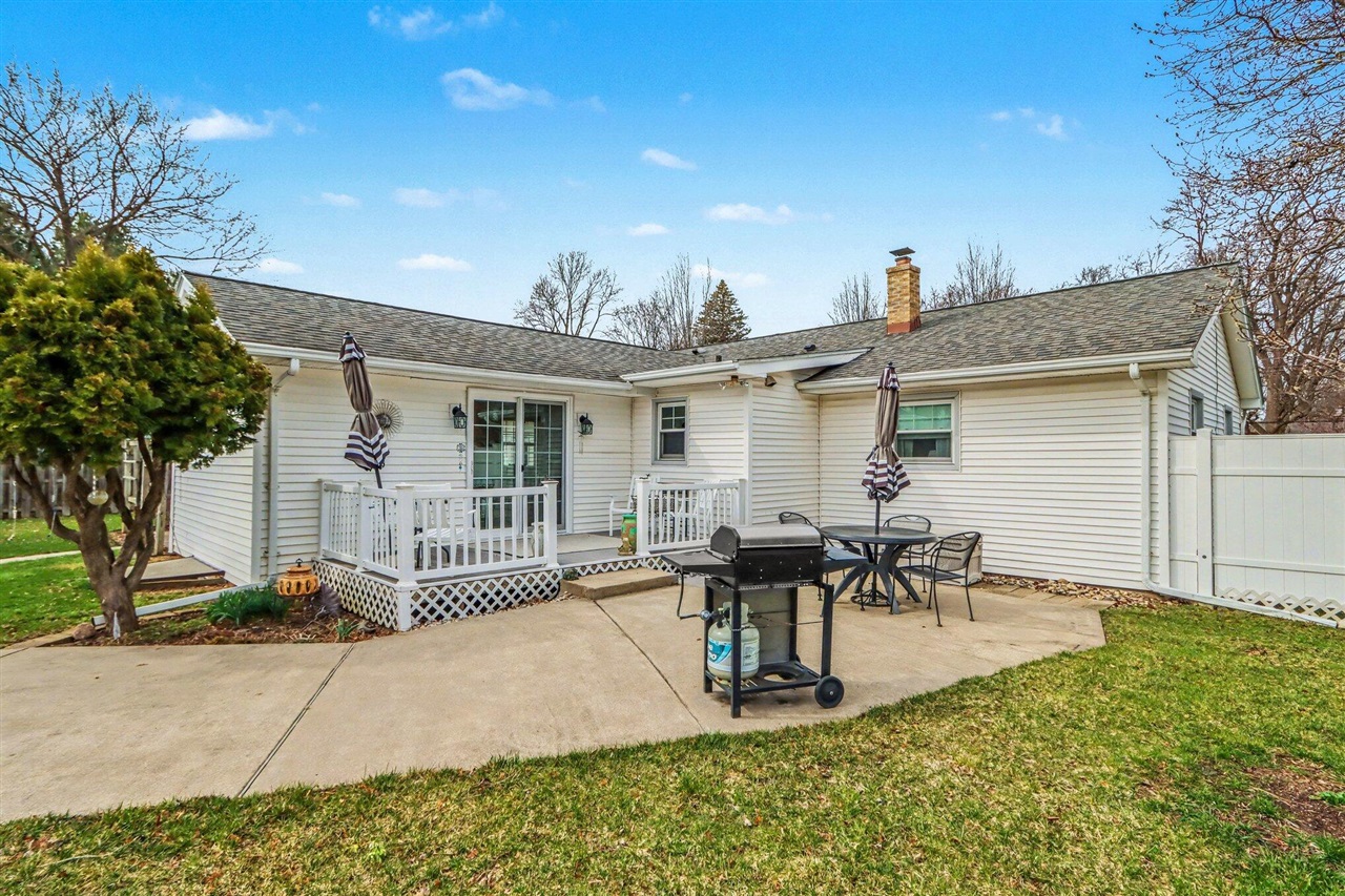 418 Larkspur Avenue, Portage, MI, 49002-6244