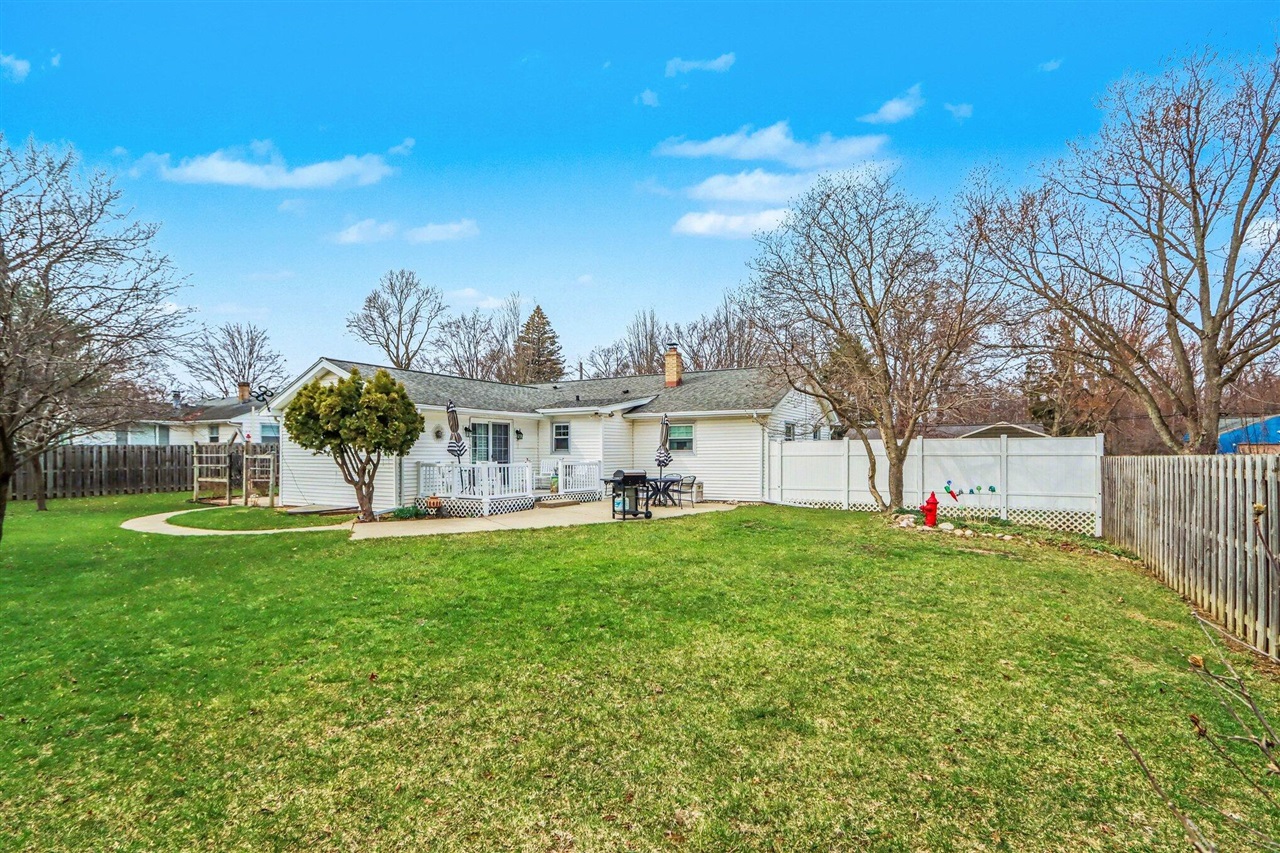 418 Larkspur Avenue, Portage, MI, 49002-6244