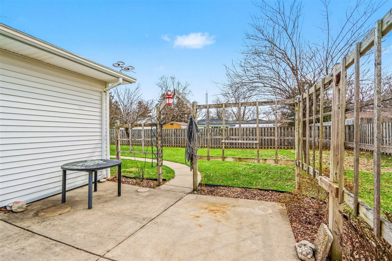 418 Larkspur Avenue, Portage, MI, 49002-6244