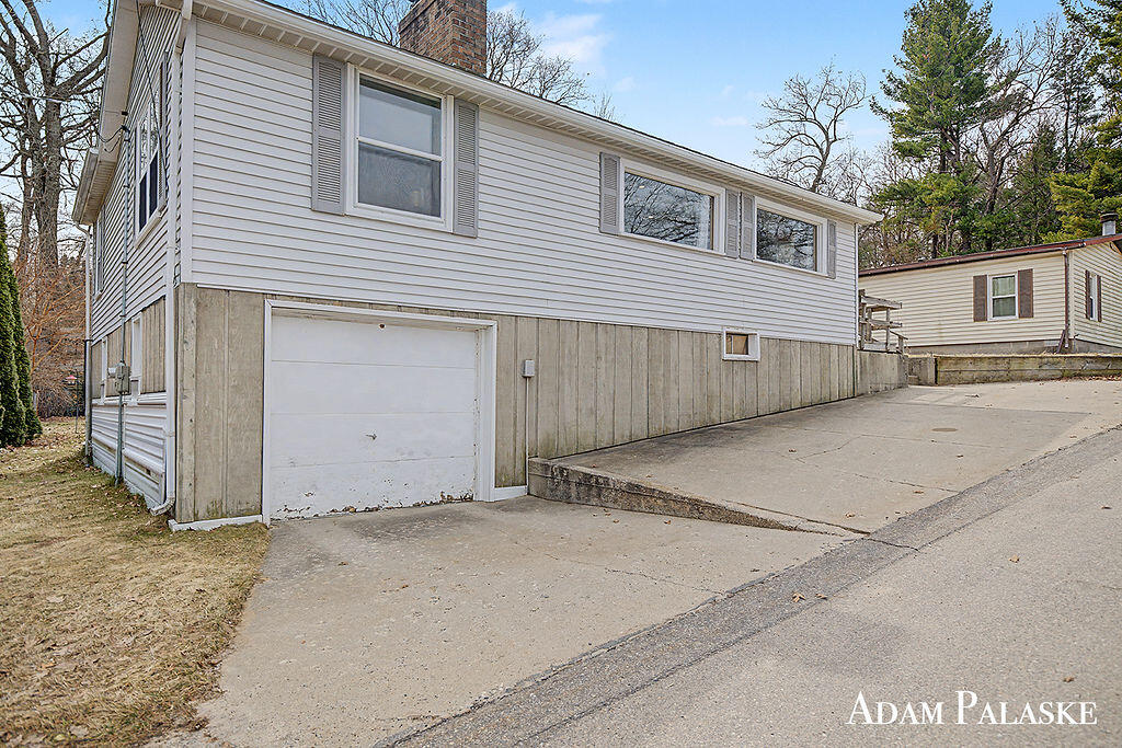 8457 Brower Lake Drive, Rockford, MI, 49341-9346