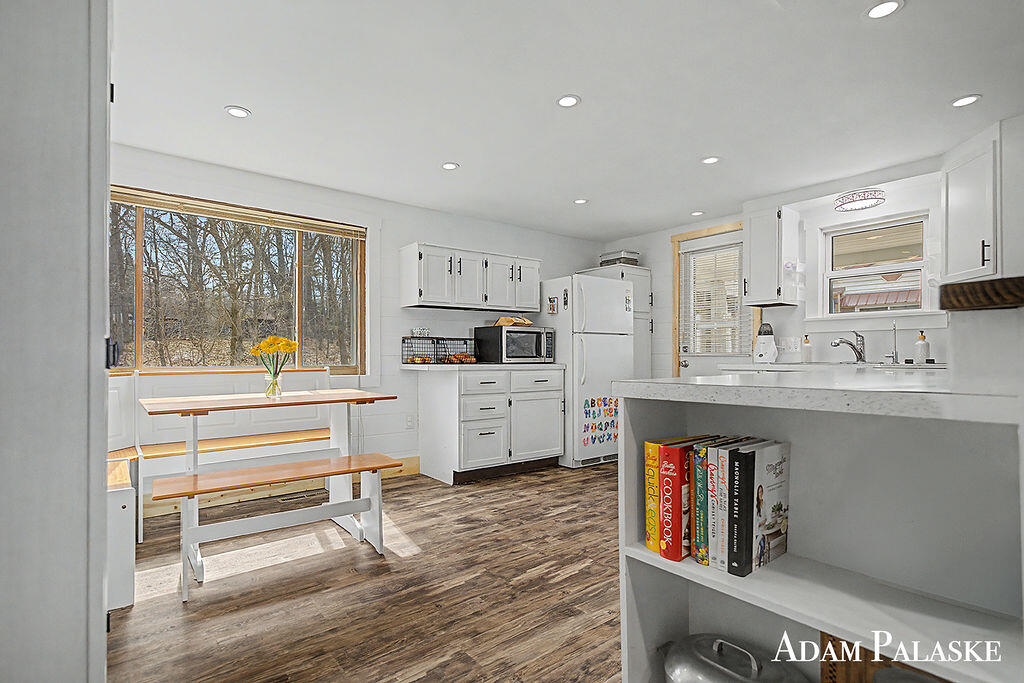 8457 Brower Lake Drive, Rockford, MI, 49341-9346