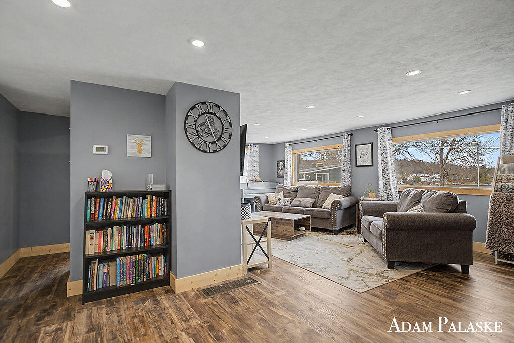 8457 Brower Lake Drive, Rockford, MI, 49341-9346