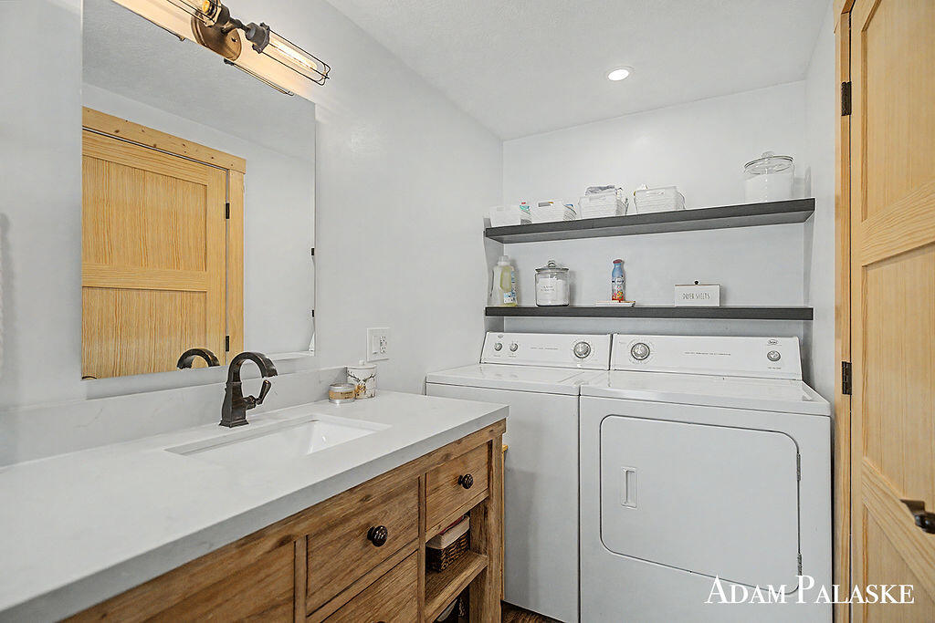 8457 Brower Lake Drive, Rockford, MI, 49341-9346