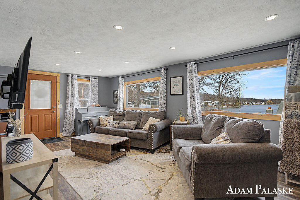 8457 Brower Lake Drive, Rockford, MI, 49341-9346