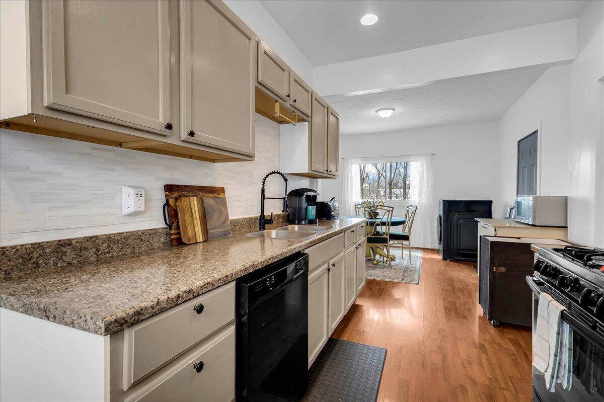 1115 Adams Street, Grand Rapids, MI, 49507-1947