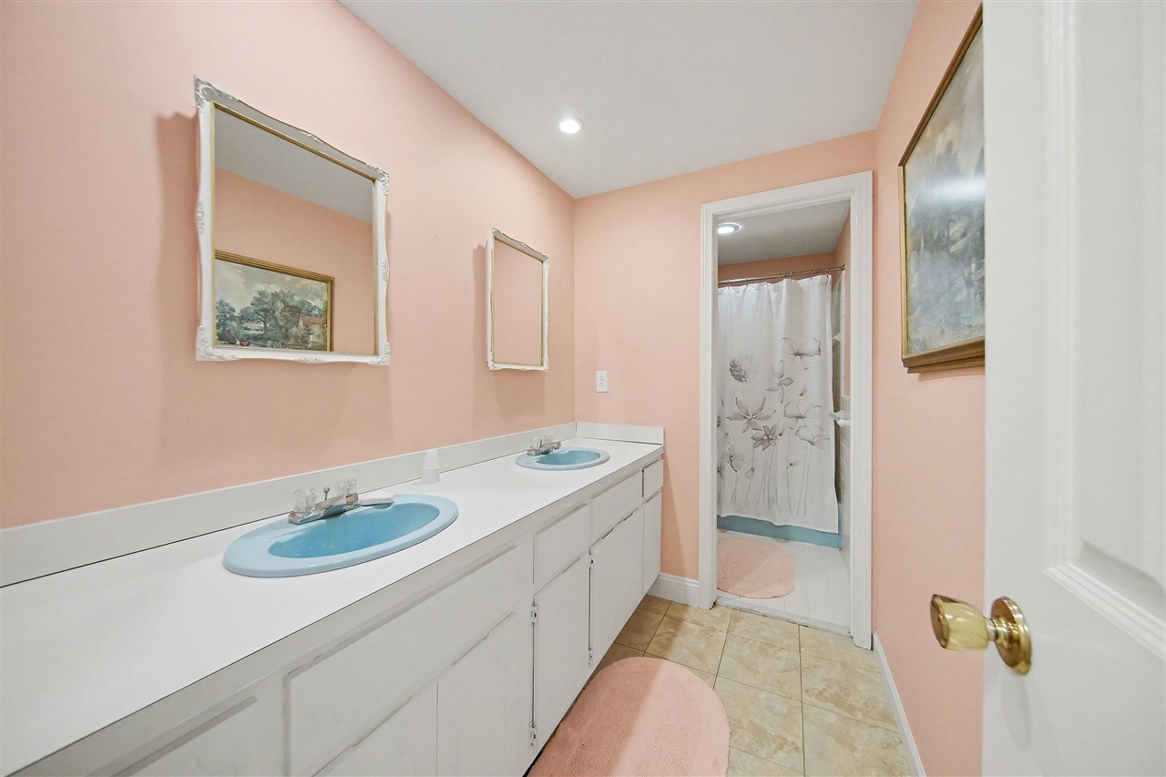 19840 Queens Court, Manchester, MI, 48158-8543