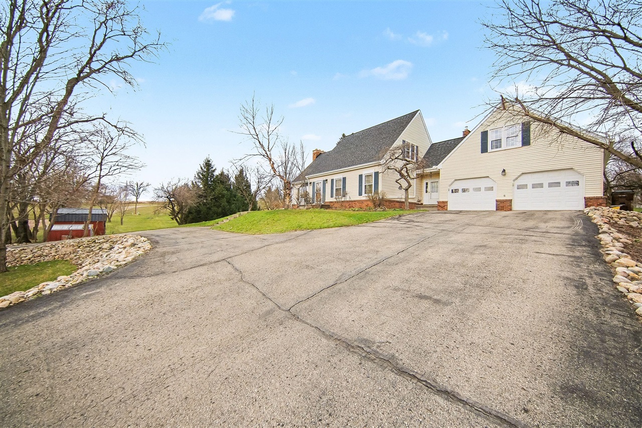 19840 Queens Court, Manchester, MI, 48158-8543