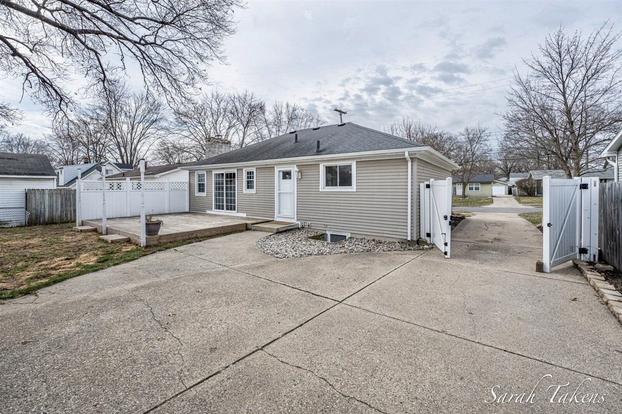 3766 Parkland Avenue, Wyoming, MI, 49509-3809