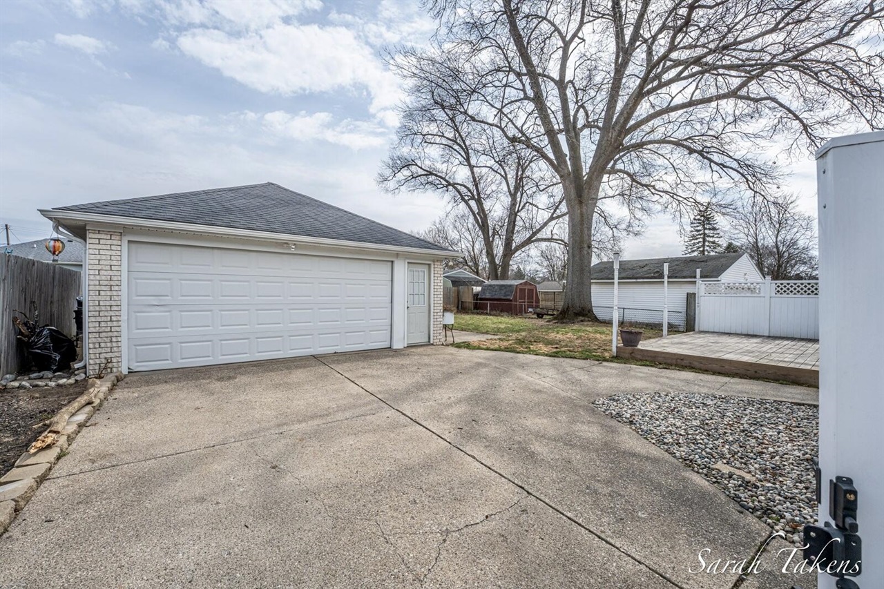 3766 Parkland Avenue, Wyoming, MI, 49509-3809