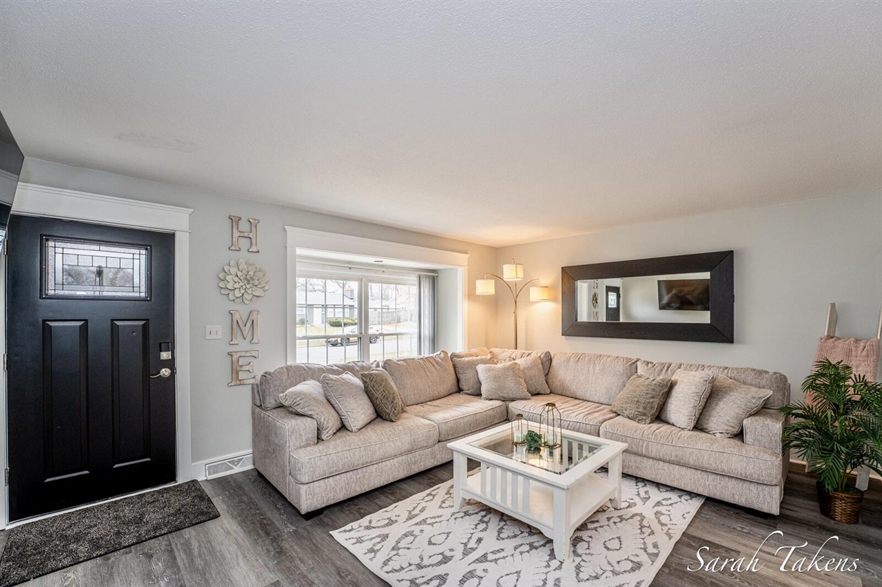 3766 Parkland Avenue, Wyoming, MI, 49509-3809