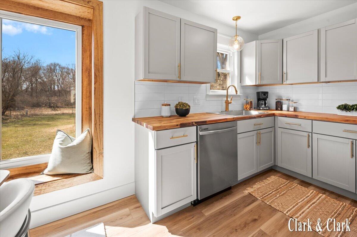 320 Roberta Jayne Drive, Lowell, MI, 49331