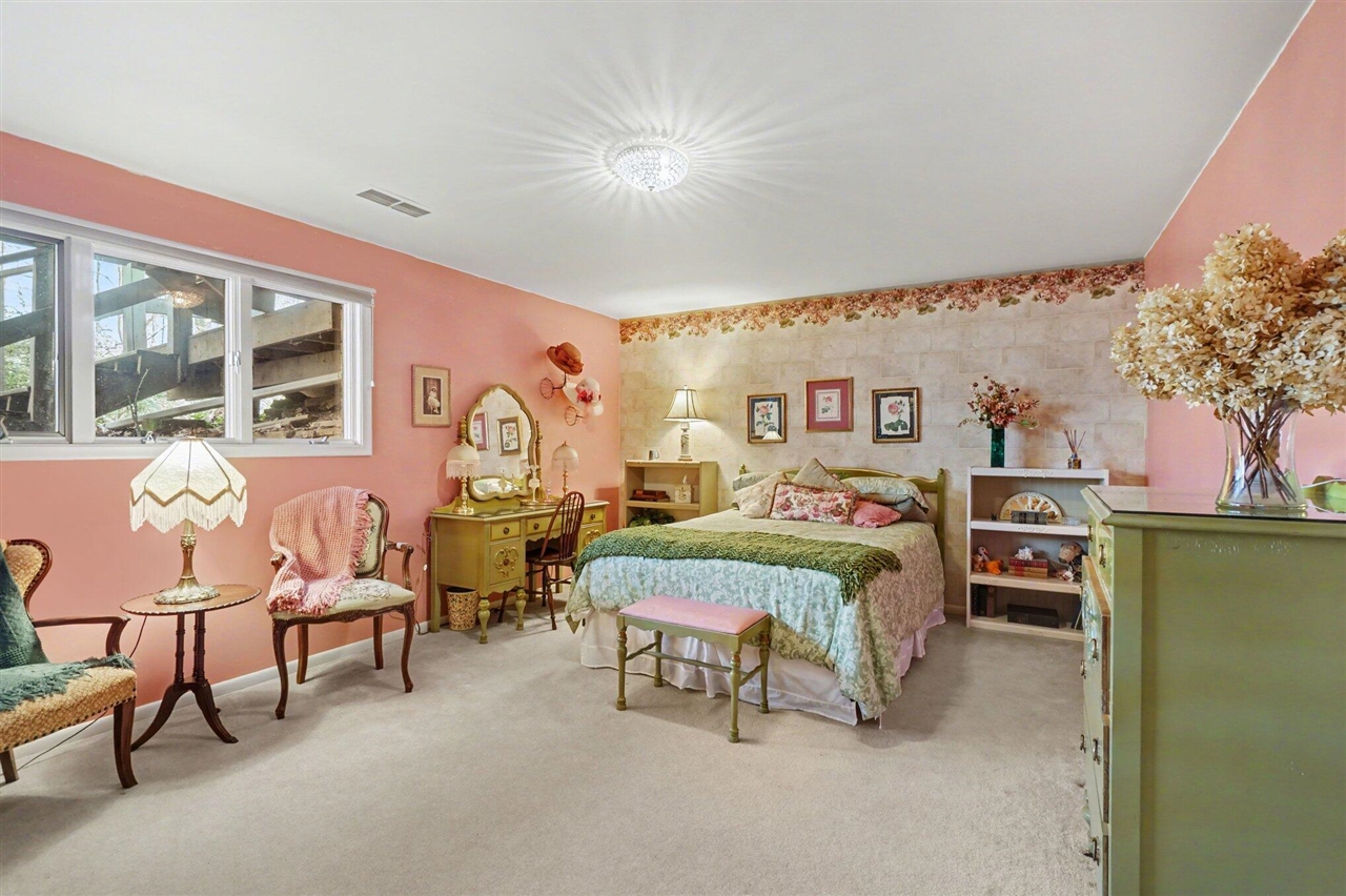 6200 Thunder Bluff Road, Kalamazoo, MI, 49009-9127