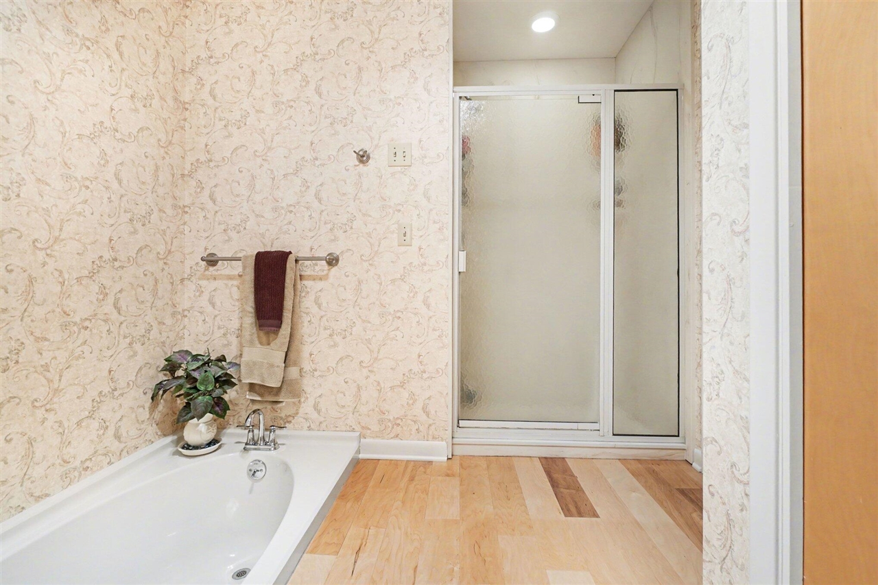 6200 Thunder Bluff Road, Kalamazoo, MI, 49009-9127