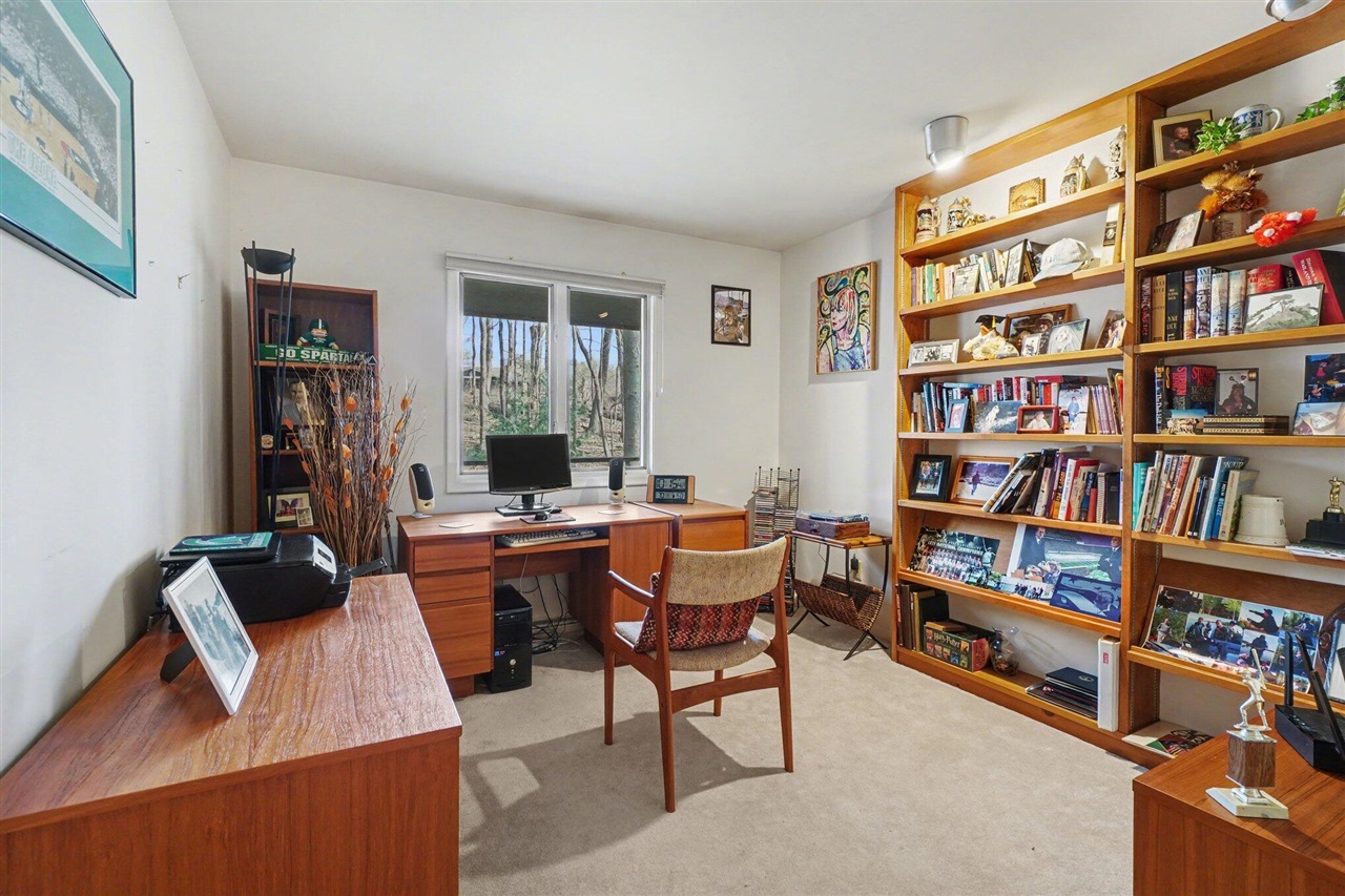 6200 Thunder Bluff Road, Kalamazoo, MI, 49009-9127