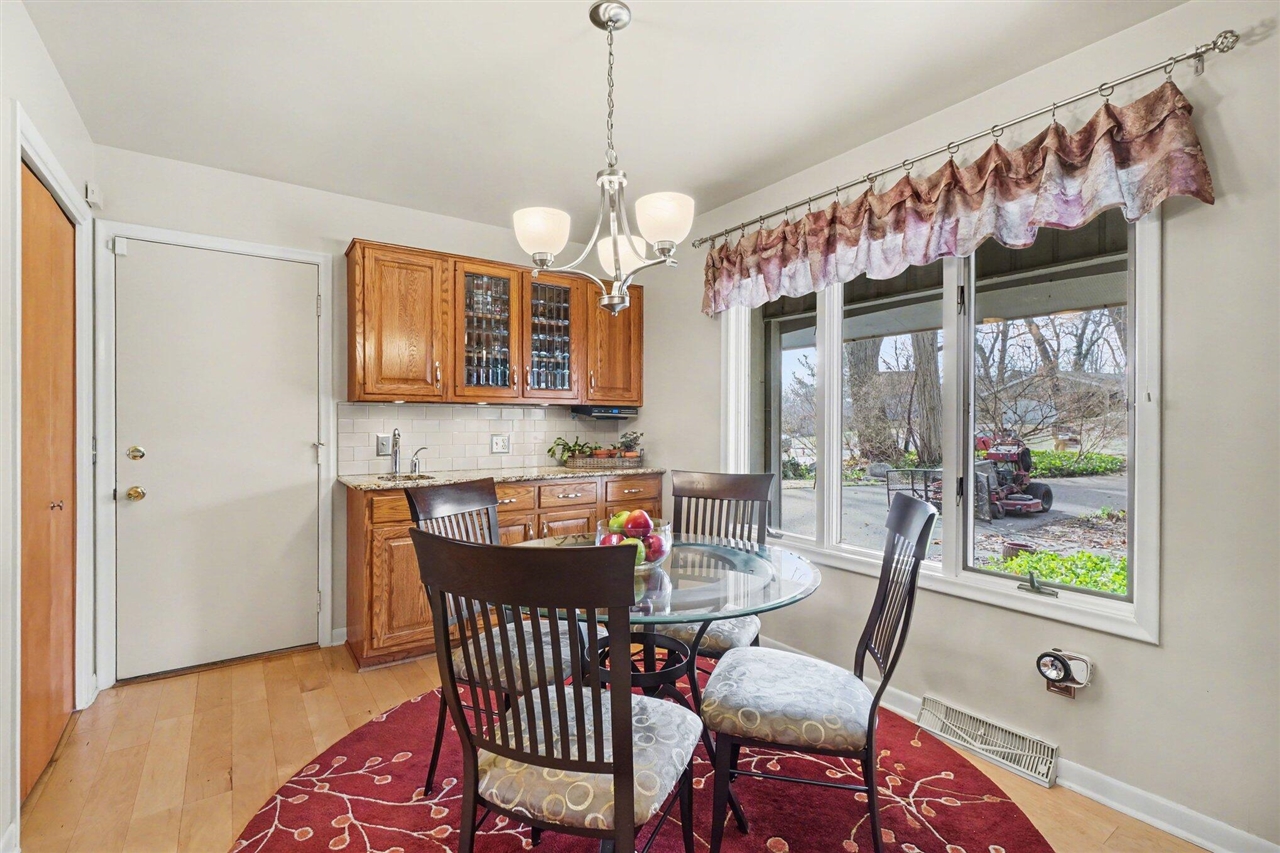 6200 Thunder Bluff Road, Kalamazoo, MI, 49009-9127