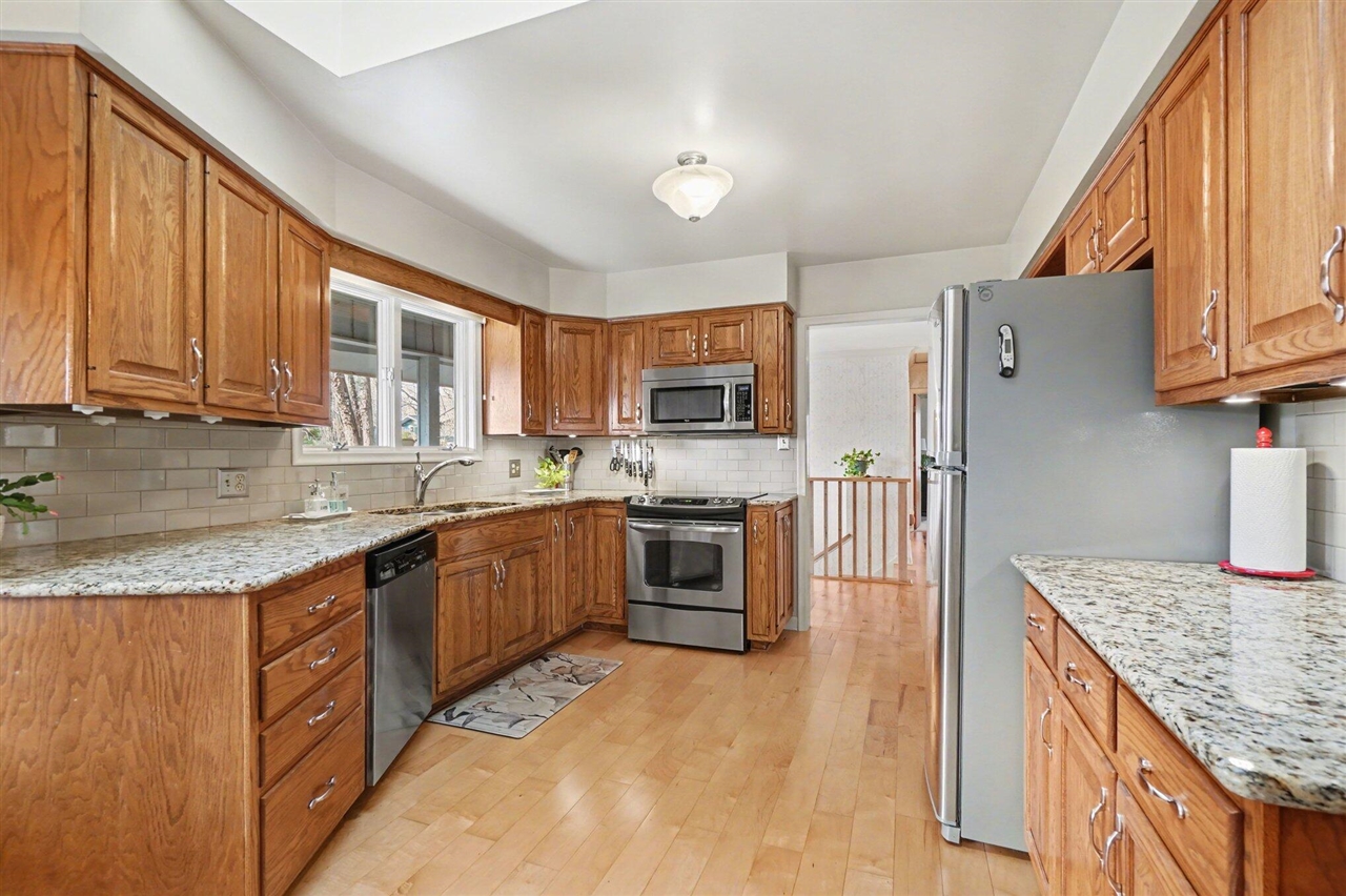 6200 Thunder Bluff Road, Kalamazoo, MI, 49009-9127