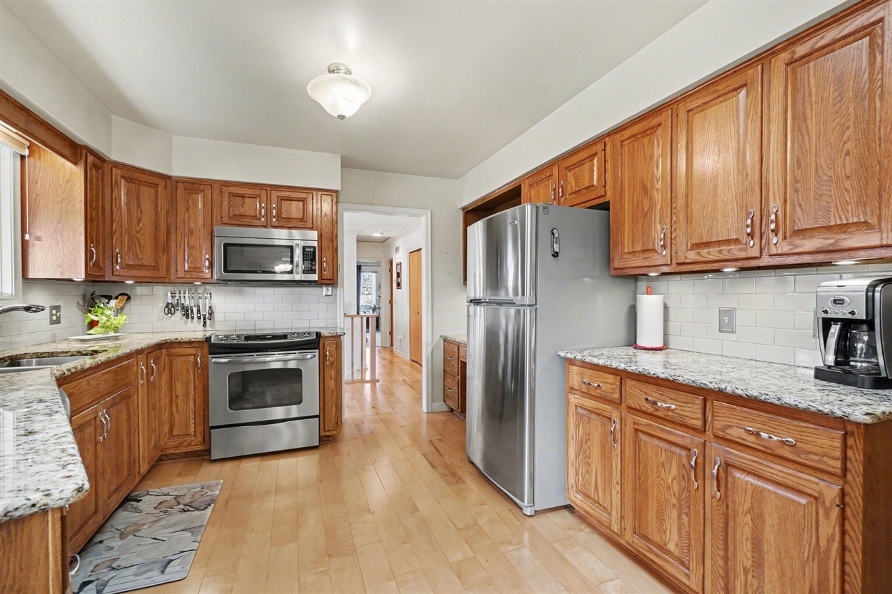 6200 Thunder Bluff Road, Kalamazoo, MI, 49009-9127