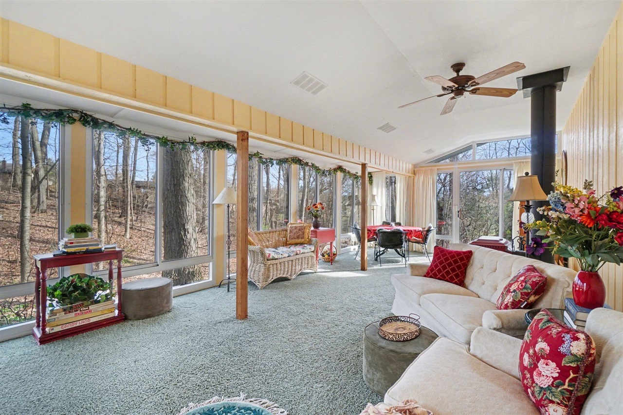 6200 Thunder Bluff Road, Kalamazoo, MI, 49009-9127