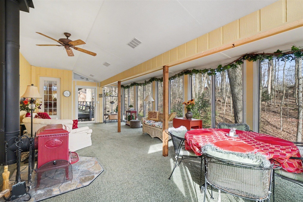 6200 Thunder Bluff Road, Kalamazoo, MI, 49009-9127