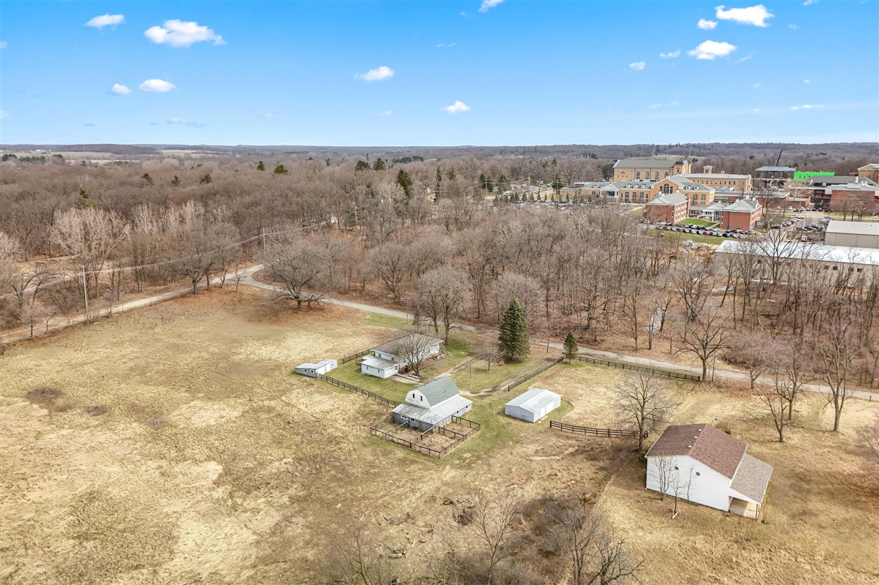 104 Mcclellan Street, Hillsdale, MI, 49242-1025