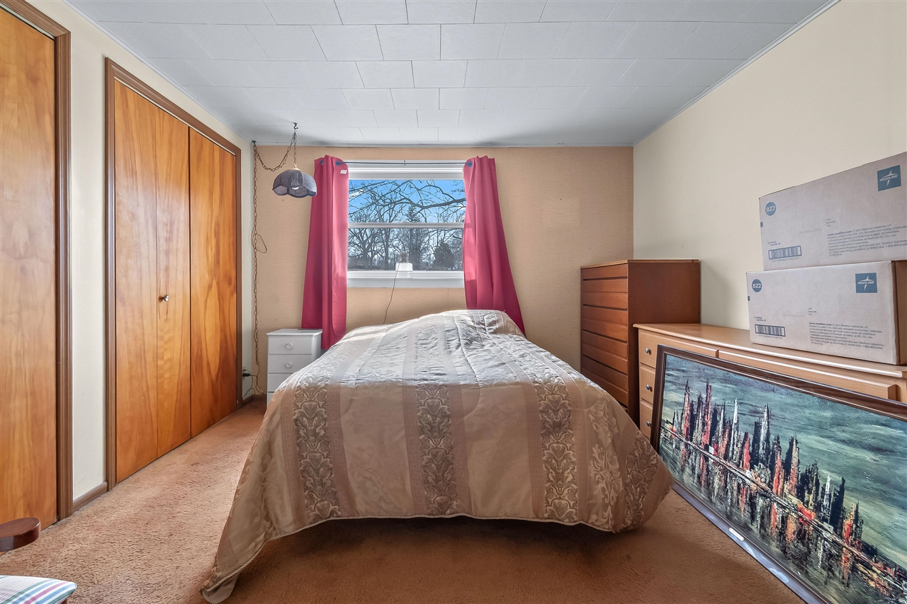 104 Mcclellan Street, Hillsdale, MI, 49242-1025