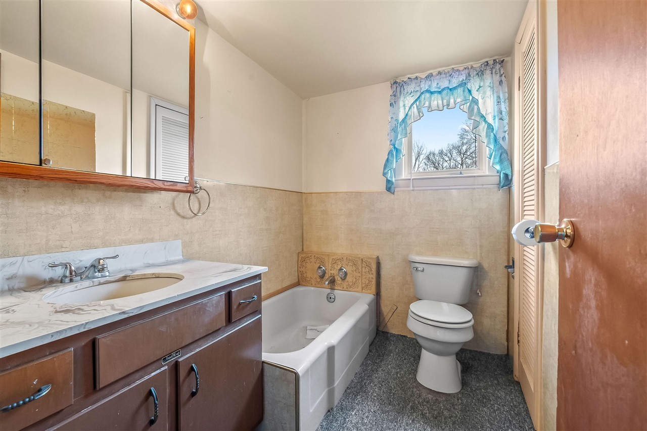 104 Mcclellan Street, Hillsdale, MI, 49242-1025