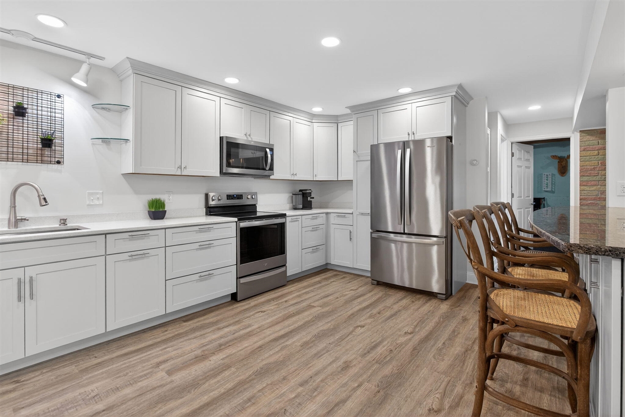 160 Eastshore Drive, Jerome, MI, 49249-9407