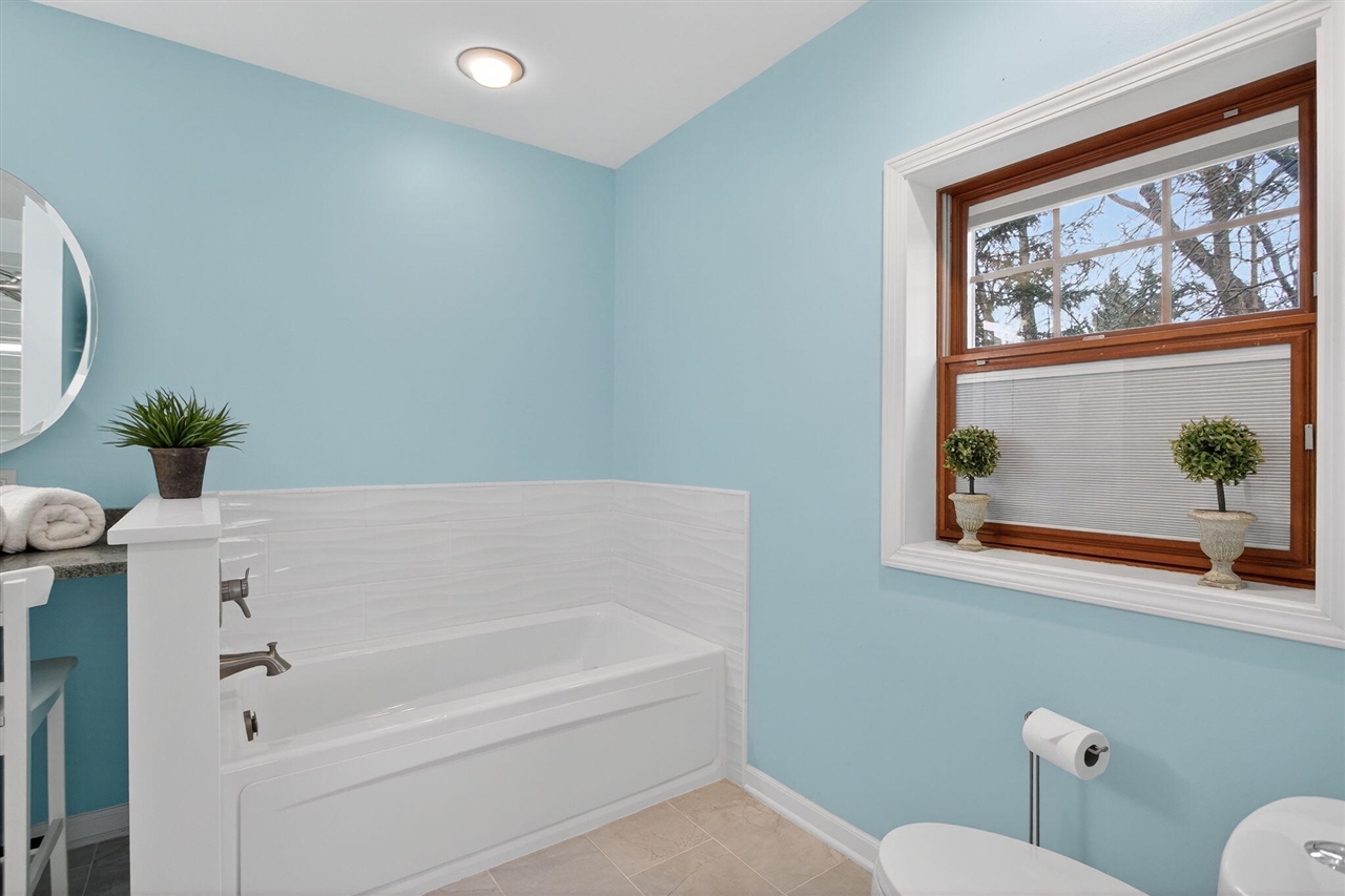 160 Eastshore Drive, Jerome, MI, 49249-9407