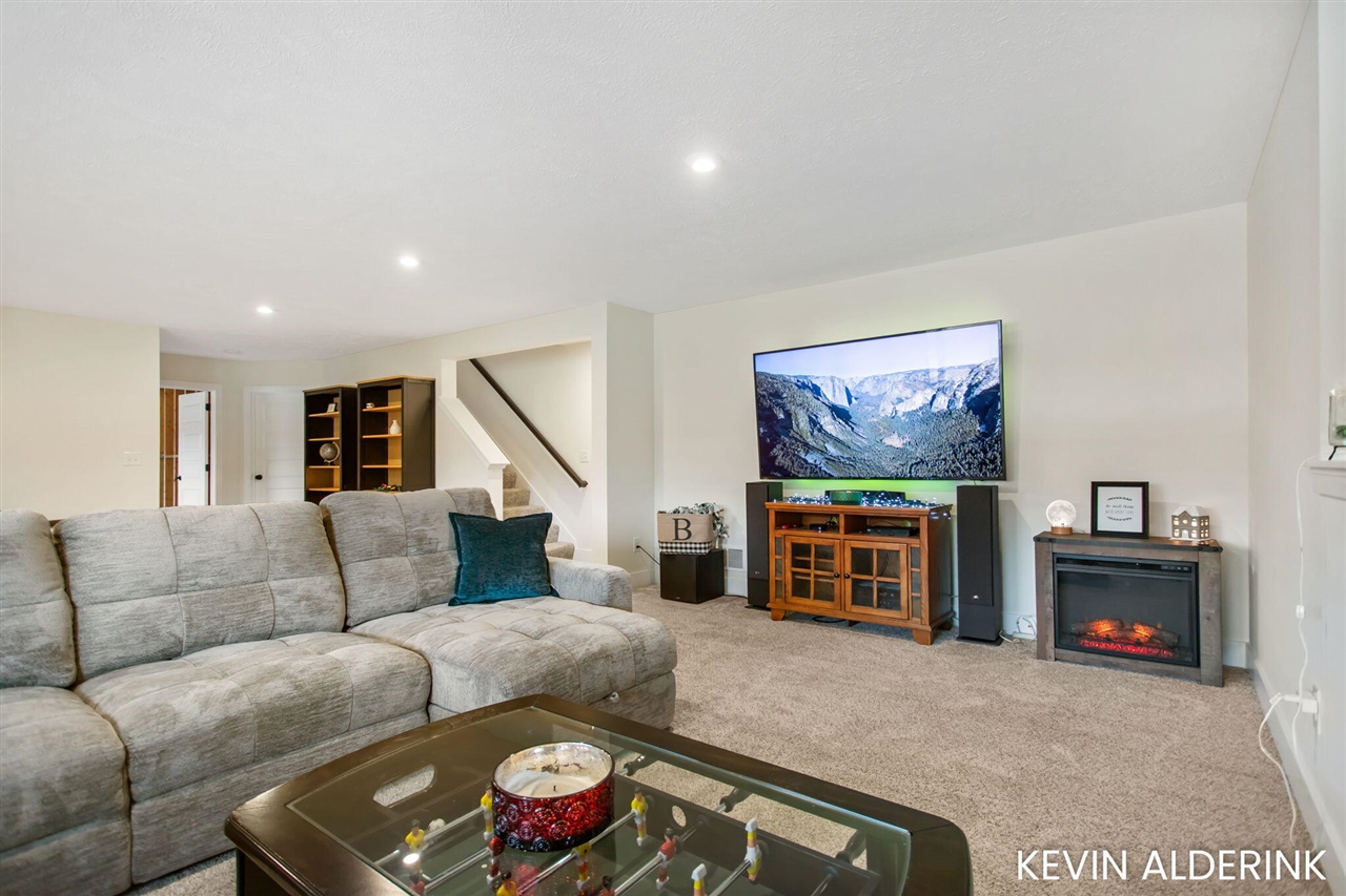 13783 Harrington Landing, Holland, MI, 49424-7485