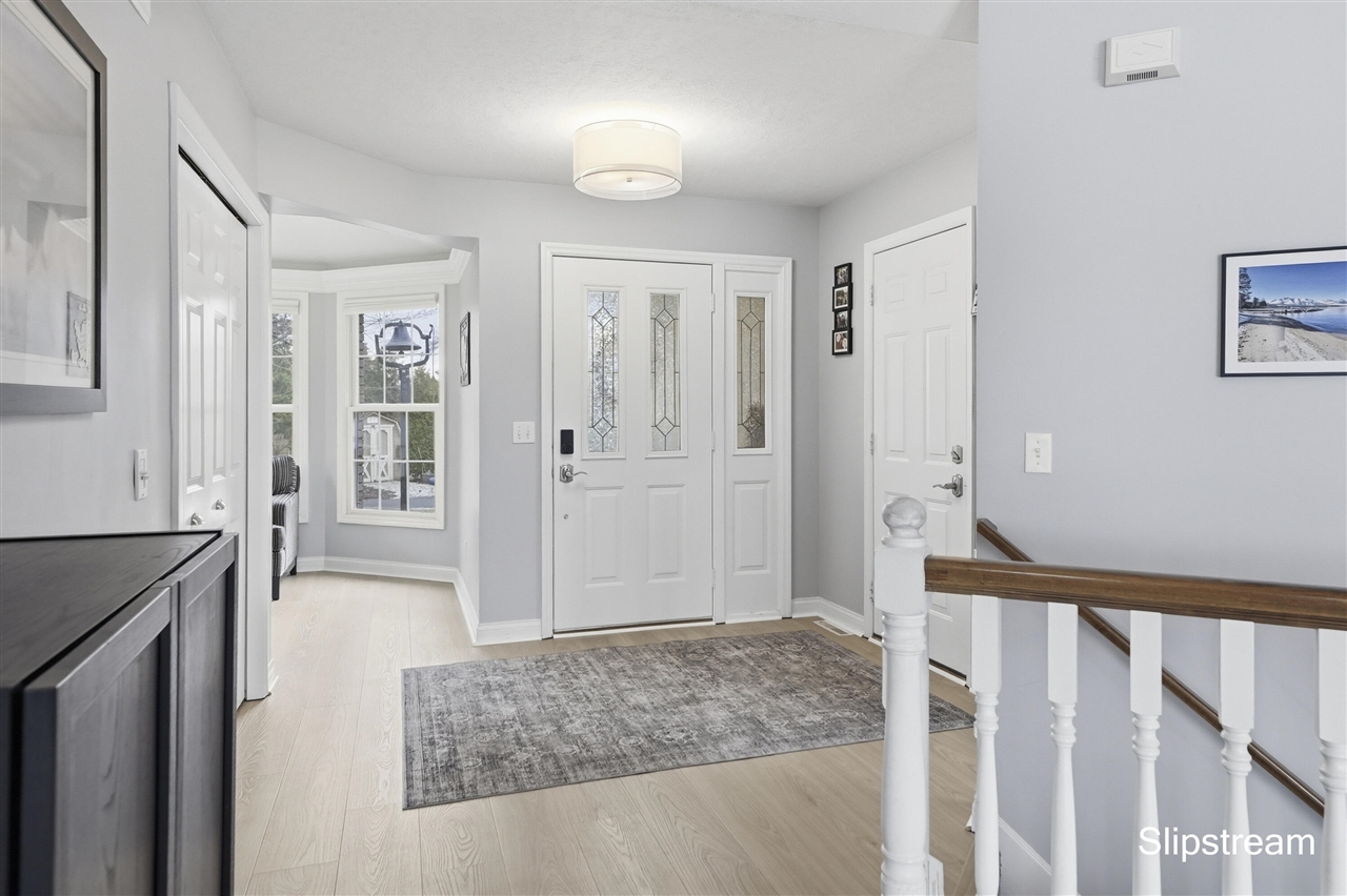 6807 Kenowa Avenue, Grandville, MI, 49418-2135