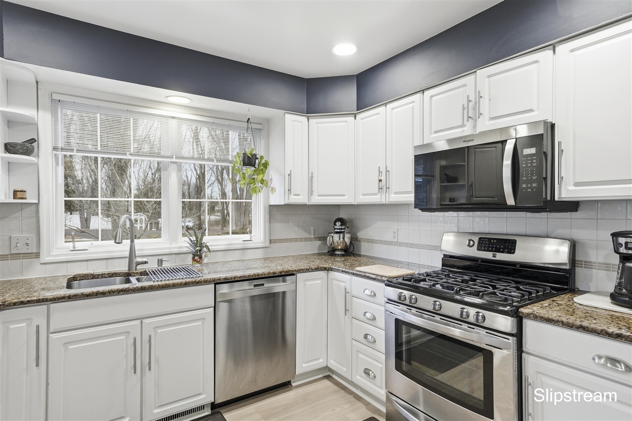 6807 Kenowa Avenue, Grandville, MI, 49418-2135