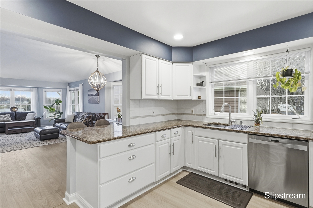 6807 Kenowa Avenue, Grandville, MI, 49418-2135