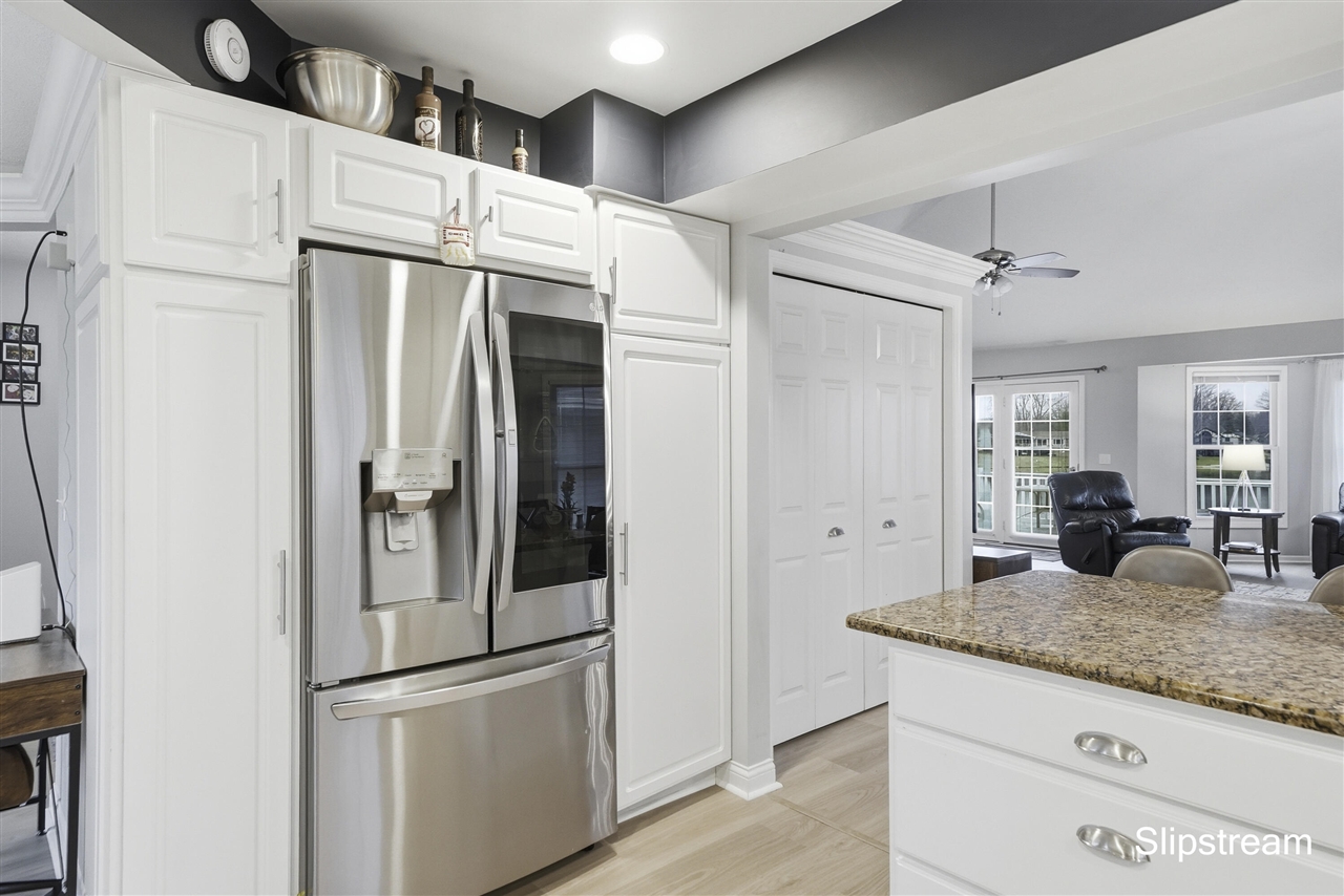 6807 Kenowa Avenue, Grandville, MI, 49418-2135