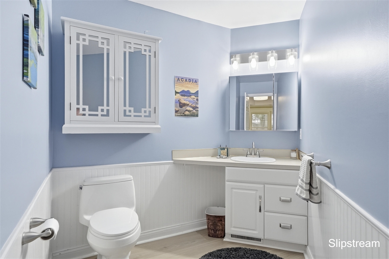 6807 Kenowa Avenue, Grandville, MI, 49418-2135