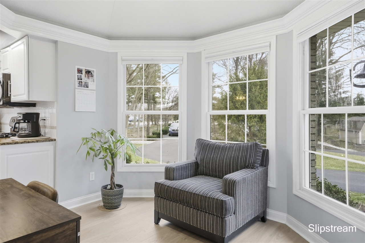 6807 Kenowa Avenue, Grandville, MI, 49418-2135