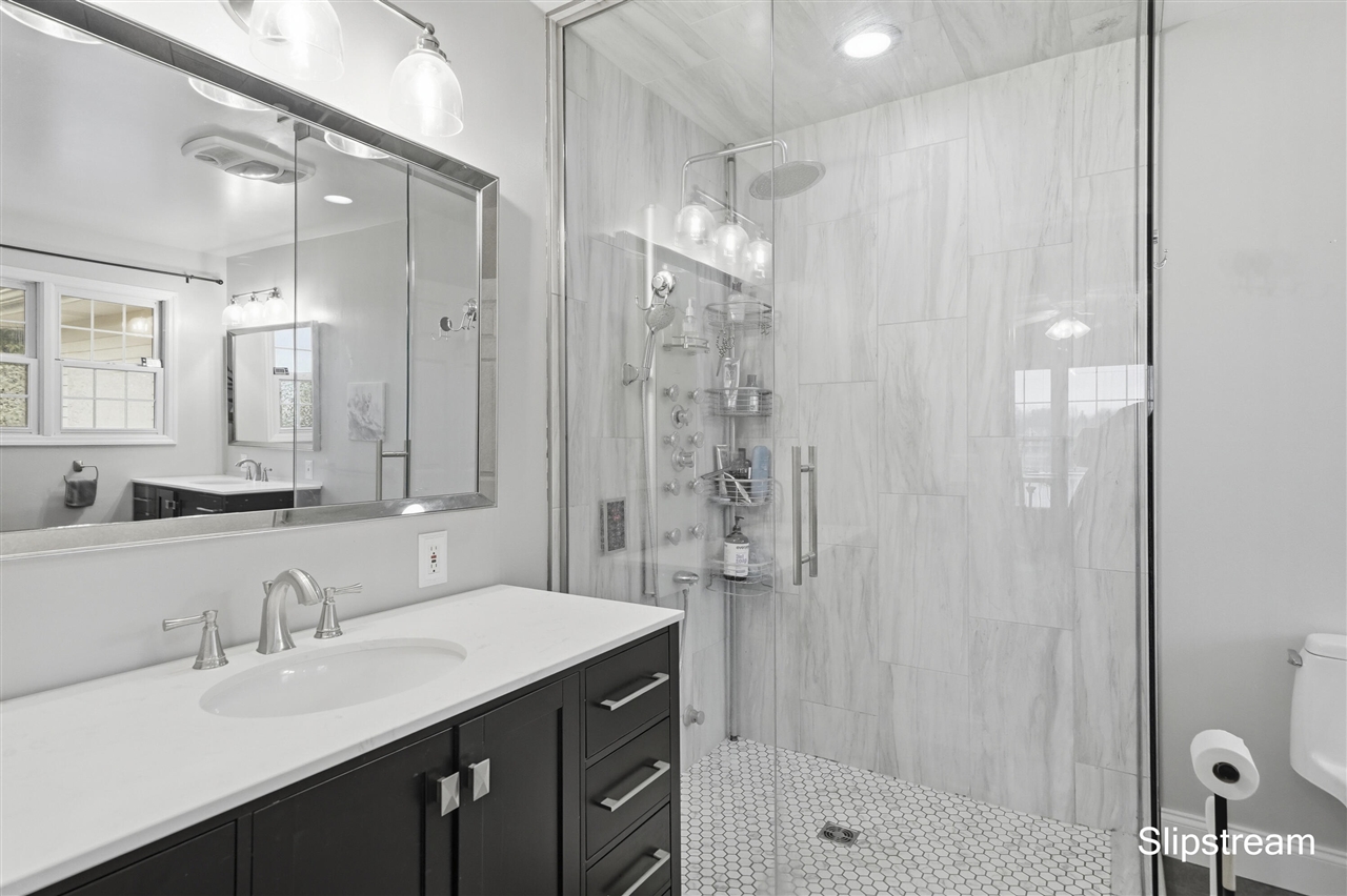 6807 Kenowa Avenue, Grandville, MI, 49418-2135