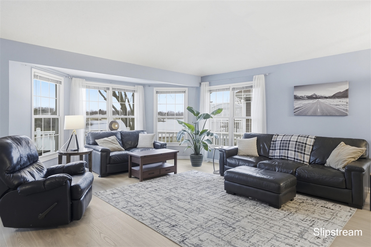 6807 Kenowa Avenue, Grandville, MI, 49418-2135