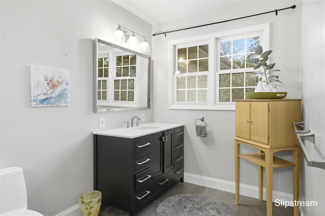 6807 Kenowa Avenue, Grandville, MI, 49418-2135