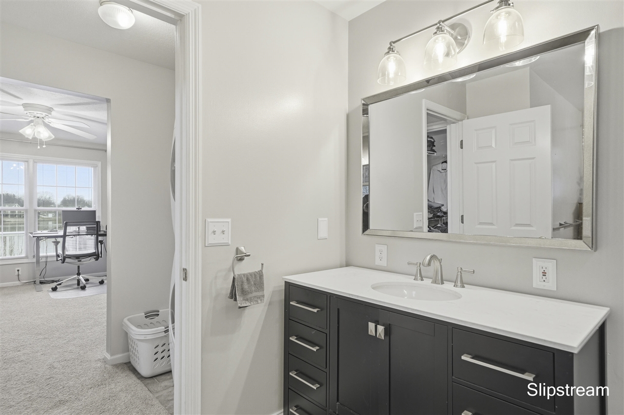 6807 Kenowa Avenue, Grandville, MI, 49418-2135