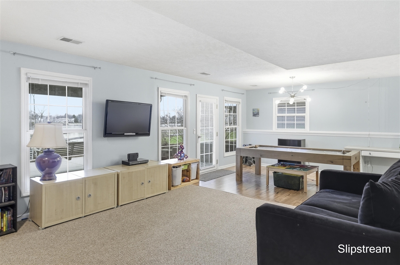 6807 Kenowa Avenue, Grandville, MI, 49418-2135