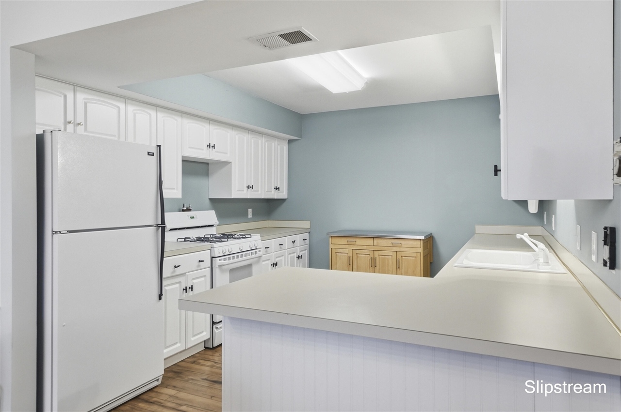 6807 Kenowa Avenue, Grandville, MI, 49418-2135