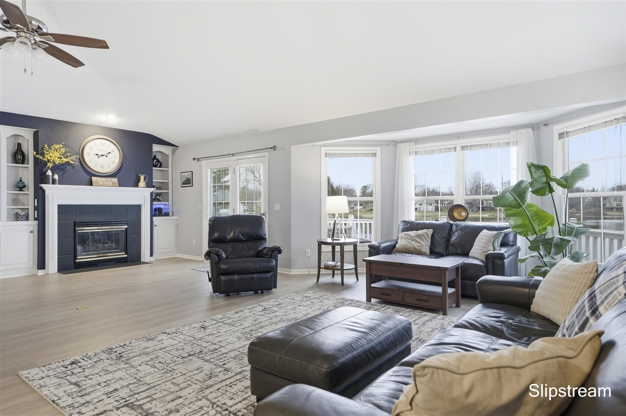 6807 Kenowa Avenue, Grandville, MI, 49418-2135